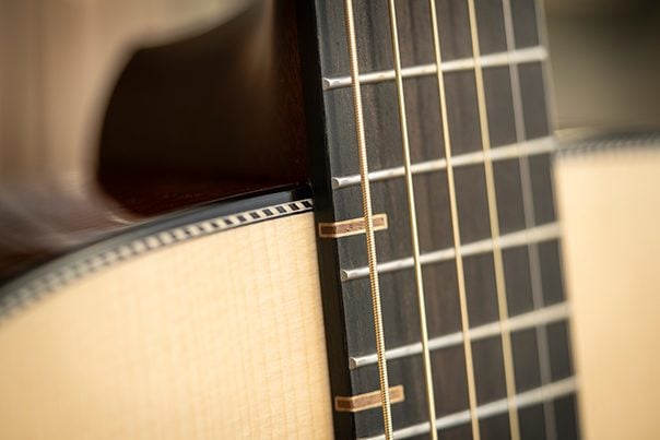 Fingerboard inlays that resemble traditional Japanese kumiki woodworking