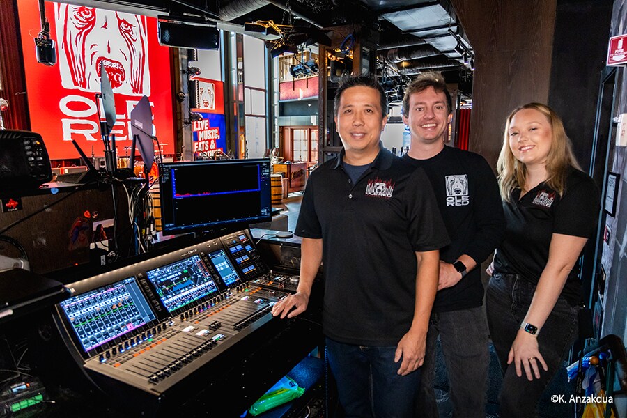 이미지: 매튜 콕스, 조이 매캐릭, 스테파니 마린 – 사진 K. Anzakdua